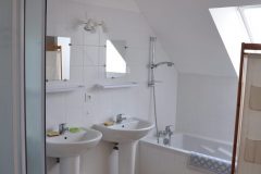 A-letage-Salle-de-bains-scaled